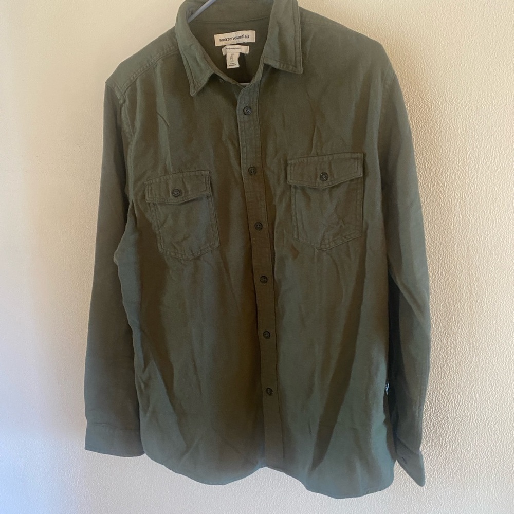 NEW Amazon essentials olive Button-Up Shirt men’s large